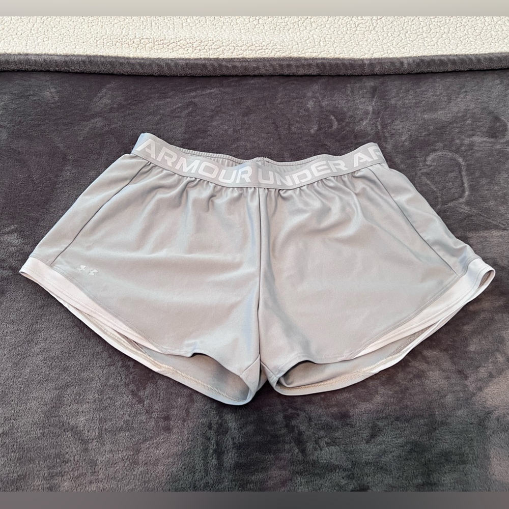 Under Armour “Loose” Gray Athletic Shorts